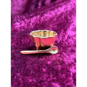 Vintage Kitchen - Porcelain Scalloped Salt Bowl with Spoon - Gold - Footed